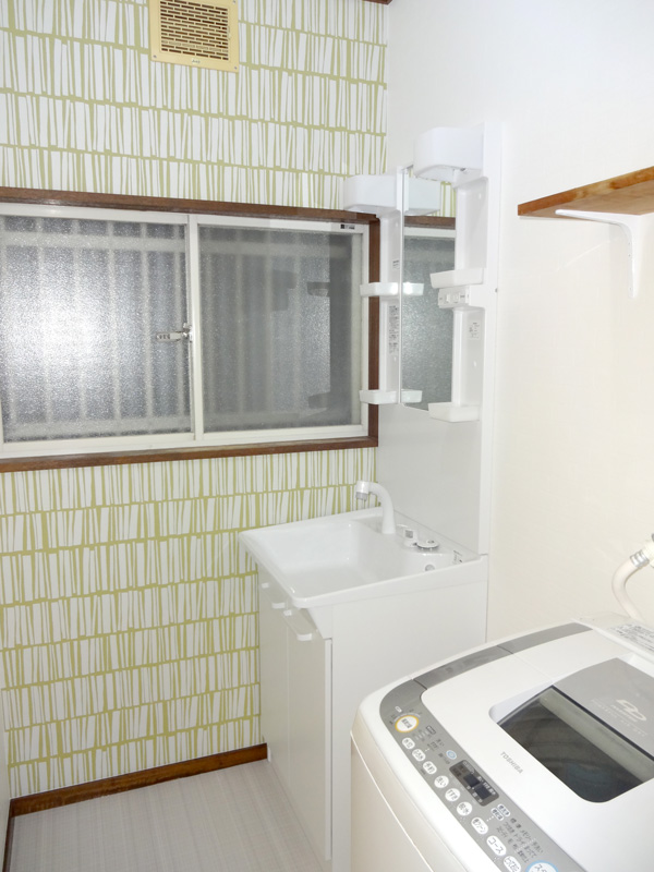 岡山市中区のバスルームリフォーム事例 冷たさの無い浴室と使い勝手を考えた洗面